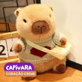 Capivara de Pelúcia com Roupa e Bolsinha