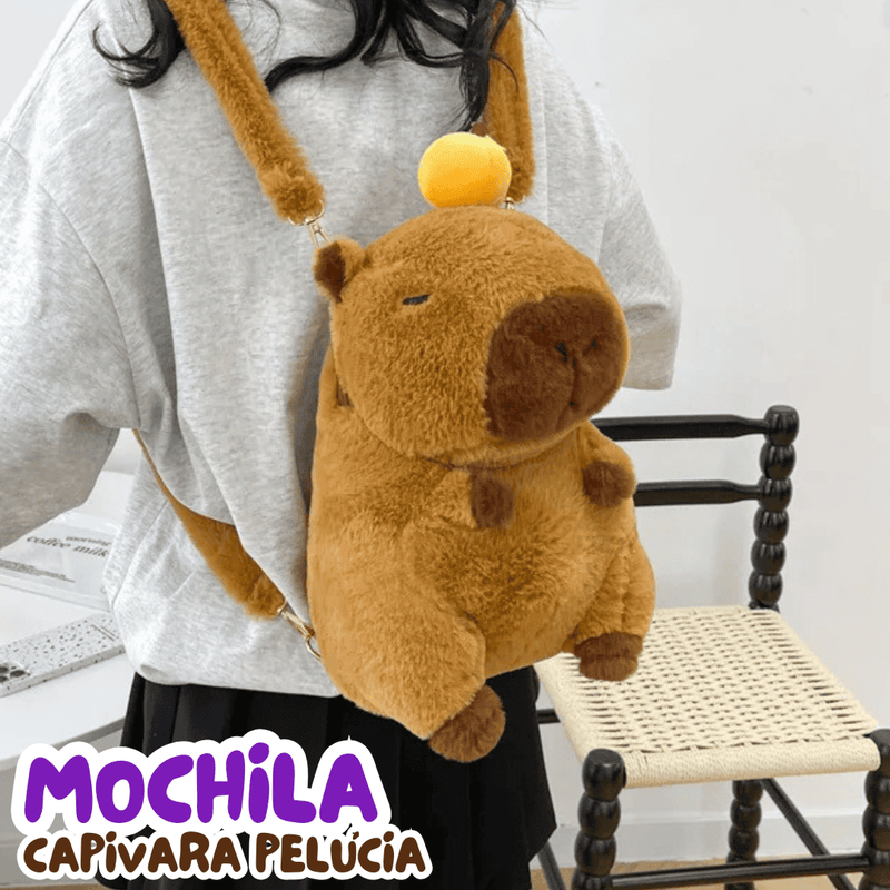 Mochila Capivara Pelúcia Macia